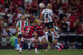 Flamengo e Palmeiras lutam pela liderança dos grupos na Libertadores nesta quarta-feira (24)