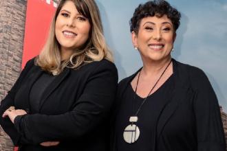 Celebrando a ligação única entre mãe e filha: Bárbara Bruno e Vanessa Goulartt estreiam a peça 'Desinfluencers'