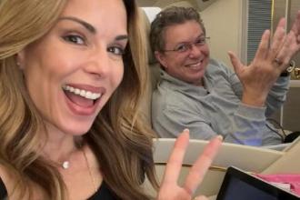 Boninho e Ana Furtado voltam do Japão em avião com champanhe e suíte privativa
