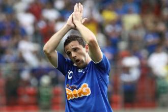 Ídolo celeste, Montillo avalia momento do Cruzeiro e gestão de Ronaldo