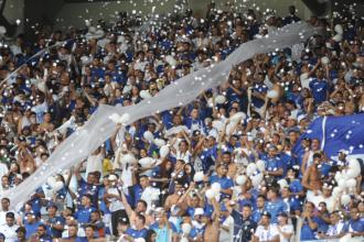 Cruzeiro: torcedores exibem faixa no Mineirão com recado para Ronaldo