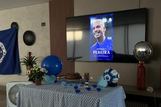 Cruzeiro: criança de 11 anos faz festa de aniversário para Matheus Pereira, que reage