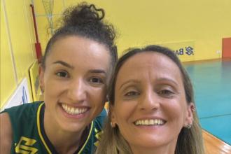 Vôlei: bicampeã olímpica confraterniza com Gabi, Rosamaria e outras da Seleção