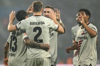 Com brilho de ex-América, Leverkusen goleia e alcança 50 jogos invicto