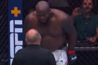 UFC: lutador tira o short no octógono e abana peso-pesado de BH nocauteado