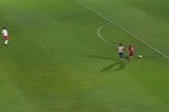 Ex-Atlético, Cleiton 'fura' bola e entrega gol na Sul-Americana; veja vídeo