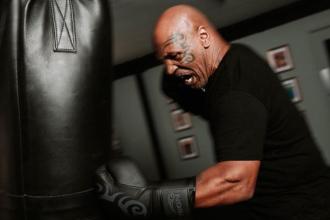 Tyson dispara sobre 'shape' de Jake Paul: 'Está gordo e flácido'