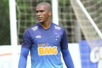 Ex-Cruzeiro relata ter sofrido racismo em jogo e protesta nas redes sociais