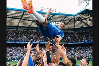 Thiago Silva recebe homenagens em último jogo pelo Chelsea