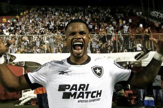 Textor desmente acordo de atacante com Cruzeiro: 'Incrivelmente falso'