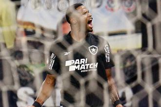Júnior Santos comenta proposta do Cruzeiro e manda recado para Textor