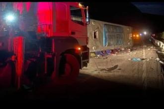 Vale do Jequitinhonha: sete pessoas morrem após ônibus tombar na BR-116; dezenas de passageiros ficam feridos