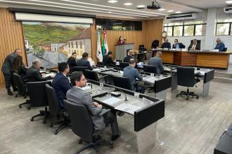 Vereadores aprovam projeto de lei que obriga a Prefeitura de Itabira a responder requerimentos e indicações