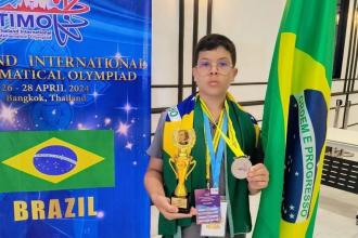 Mineiro de 13 anos ganha medalha na Olimpíada Global de Matemática na Tailândia