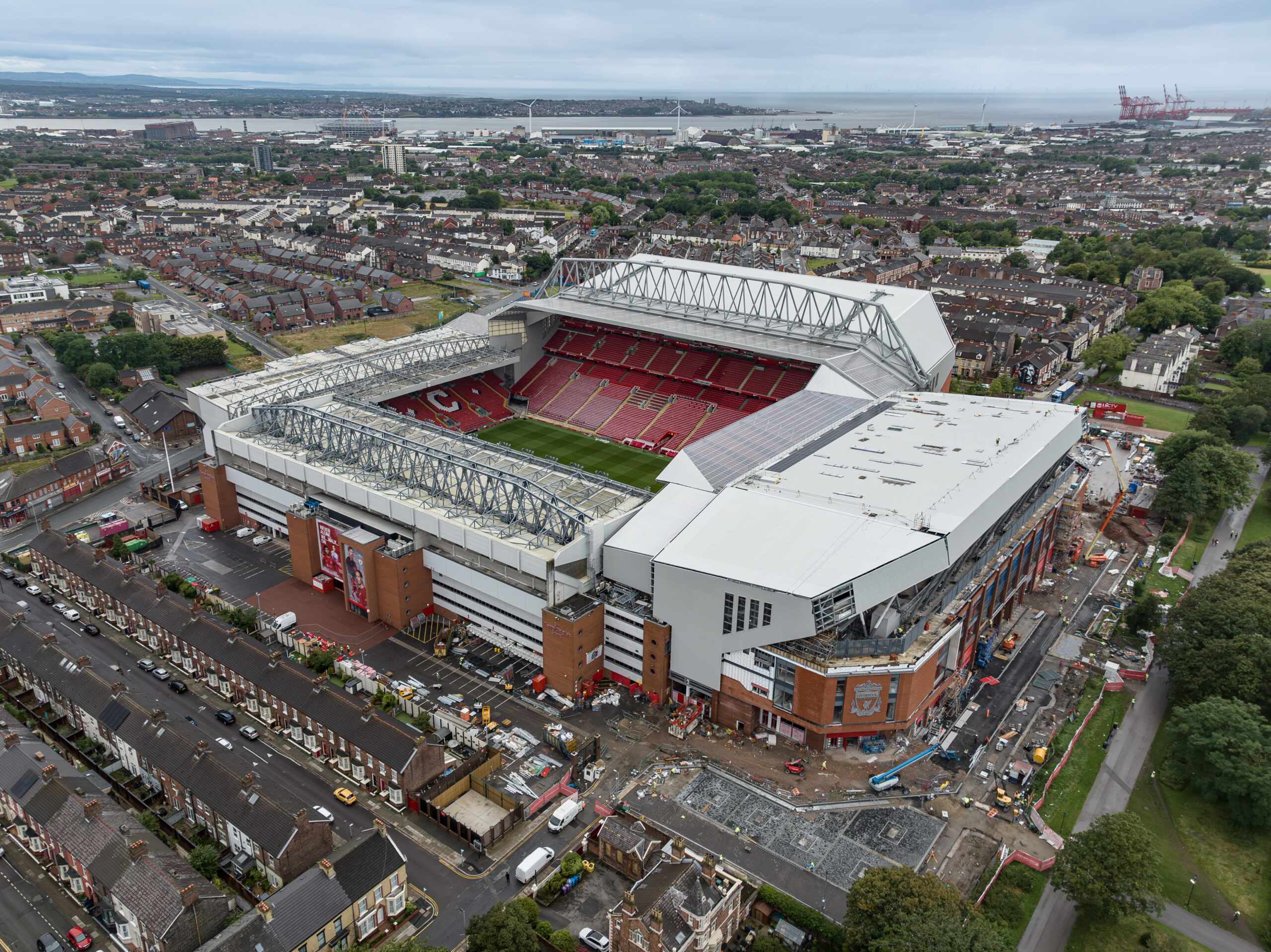 Planeta do Futebol 🌎 on X: Jogão daqui a pouco! Às 13h30 a bola rola para  Liverpool x Manchester United! Fala aí, qual a BOA pra apostar nesse jogo?  👀 Vem fazer