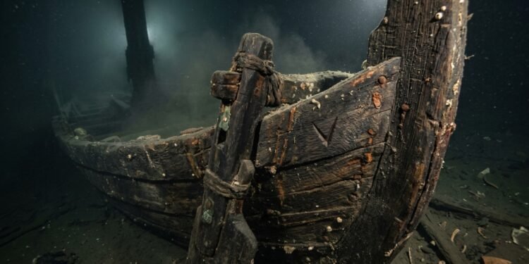 Navio grego de 2.400 anos preservado no Mar Negro