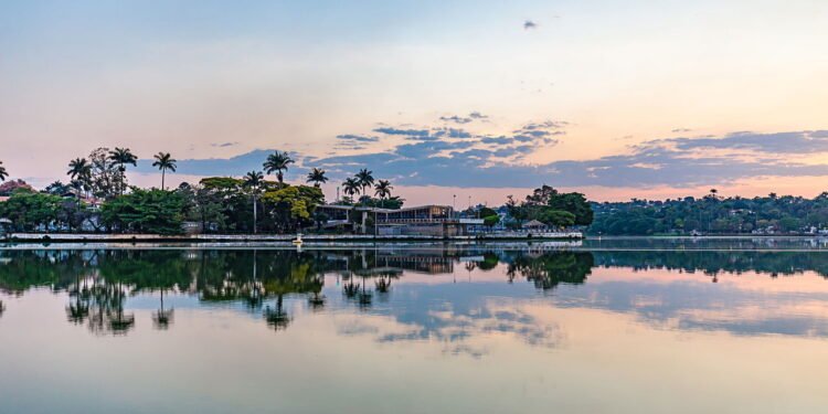 Belo Horizonte reúne avenidas, bairros e áreas verdes // Créditos: depositphotos.com / paulobaqueta