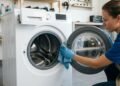 Limpar máquina de lavar envolve cuidar de áreas como dispenser, borrachas e tambor sem desmontar componentes que não foram projetados para acesso do usuário
