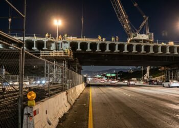 Passagem verde de 64 metros sobre a rodovia US 101