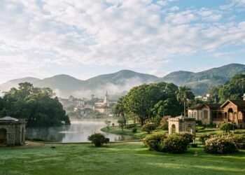 Caxambu reúne fontes minerais, jardins e construções históricas //