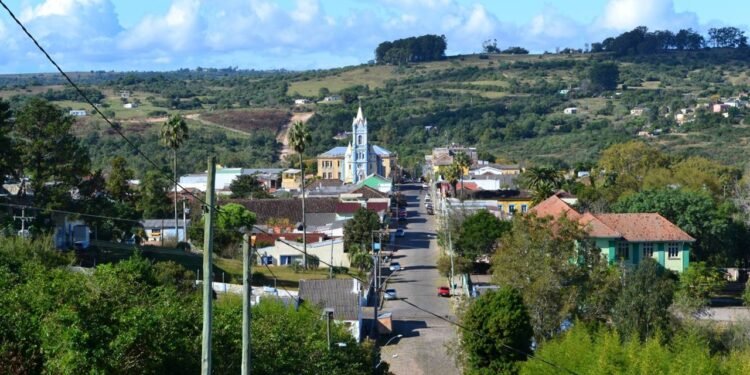 Lavras revela-se como uma potência educacional e econômica estrategicamente posicionada // Créditos: Wikimedia Commons
