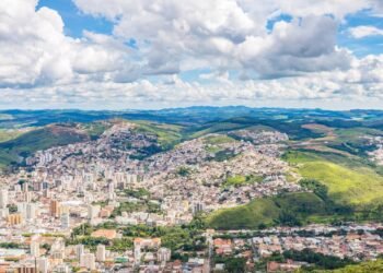 Poços de Caldas une o clima ameno da Serra da Mantiqueira ao seu alto desenvolvimento humano // Créditos: depositphotos.com / paulobaqueta