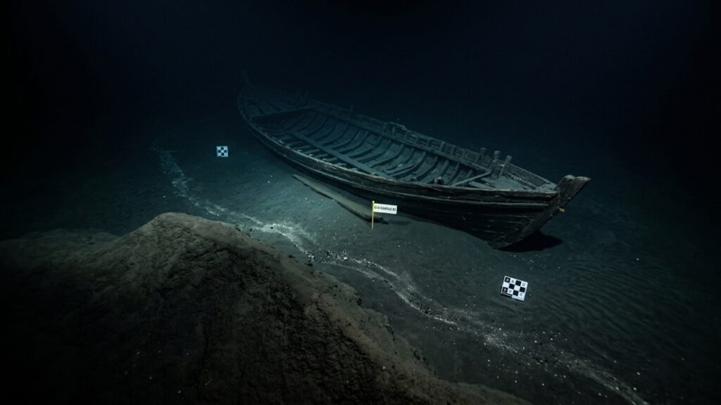 Navio grego de 2.400 anos preservado no Mar Negro