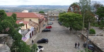 São Thomé das Letras reúne construções de pedra, montanhas e mirantes naturais // Créditos: Wikipedia / Wikimedia Commons