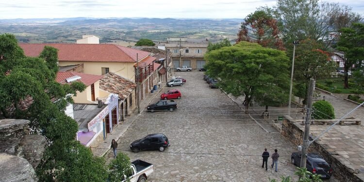 São Thomé das Letras reúne construções de pedra, montanhas e mirantes naturais // Créditos: Wikipedia / Wikimedia Commons