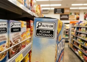 O símbolo chama atenção para uma informação importante antes da compra