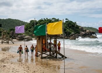 Cada cor passa um aviso diferente para quem pretende entrar na água