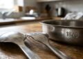Os números ajudam a entender por que nem todo utensílio de inox tem a mesma composição