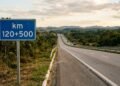 O número depois do sinal ajuda a indicar uma posição dentro daquele quilômetro