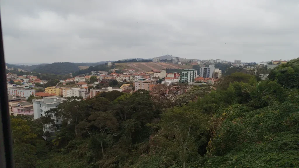 Barbacena, Minas Gerais, oferece áreas verdes e rotina de cidade de altitude //