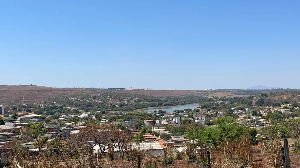 Confins reúne áreas urbanas, grutas e paisagens de Minas Gerais //