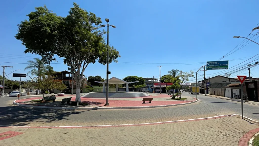 Confins mistura arqueologia, desenvolvimento e rotina de cidade pequena //