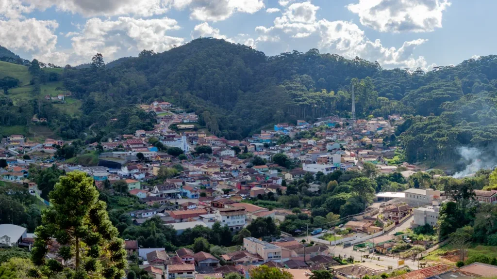 Gonçalves reúne montanhas, pousadas e paisagens da Mantiqueira //
