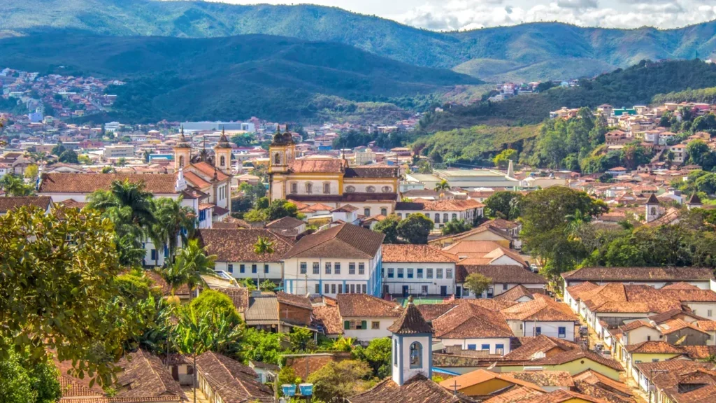 Mariana reúne construções históricas, ruas e paisagens mineiras // Créditos: Wikipedia / Wikimedia Commons