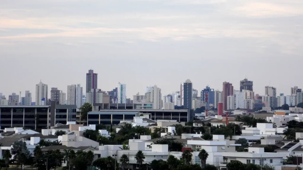 Uberlândia reúne avenidas amplas, parques e bairros bem estruturados //