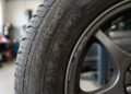 O que significam os números 205/55 R16 91V escritos nos pneus dos carros?