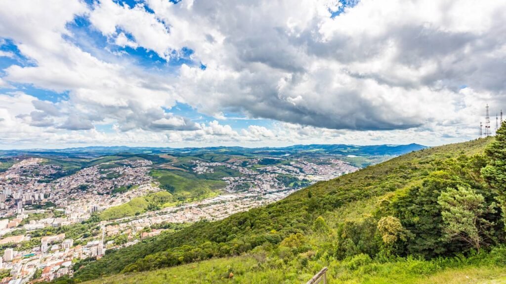 Poços de Caldas, em Minas Gerais, encanta brasileiros com suas águas termais e clima de montanha // Créditos: depositphotos.com / paulobaqueta