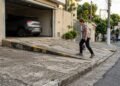 Facilitar a entrada do carro não significa poder mudar livremente a área de passagem
