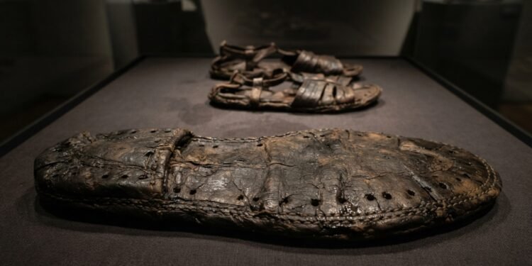 O couro preservado em um forte romano trouxe medidas que fogem do padrão conhecido