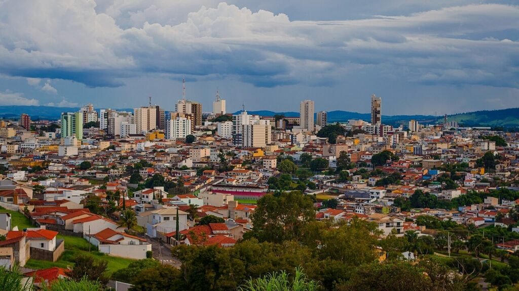 Varginha reúne áreas urbanas, espaços verdes e paisagens do Sul de Minas // Créditos: Wikipedia / Wikimedia Commons