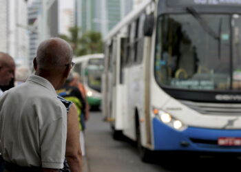 Idosos acima dos 60 anos têm direito ao novo documento hoje: viagens gratuitas e benefícios