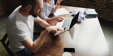 Como transferir suas dívidas de um cartão para outro e economizar?