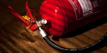 Extintor no carro: lei ou vida? Qual a importância desse equipamento para sua segurança?