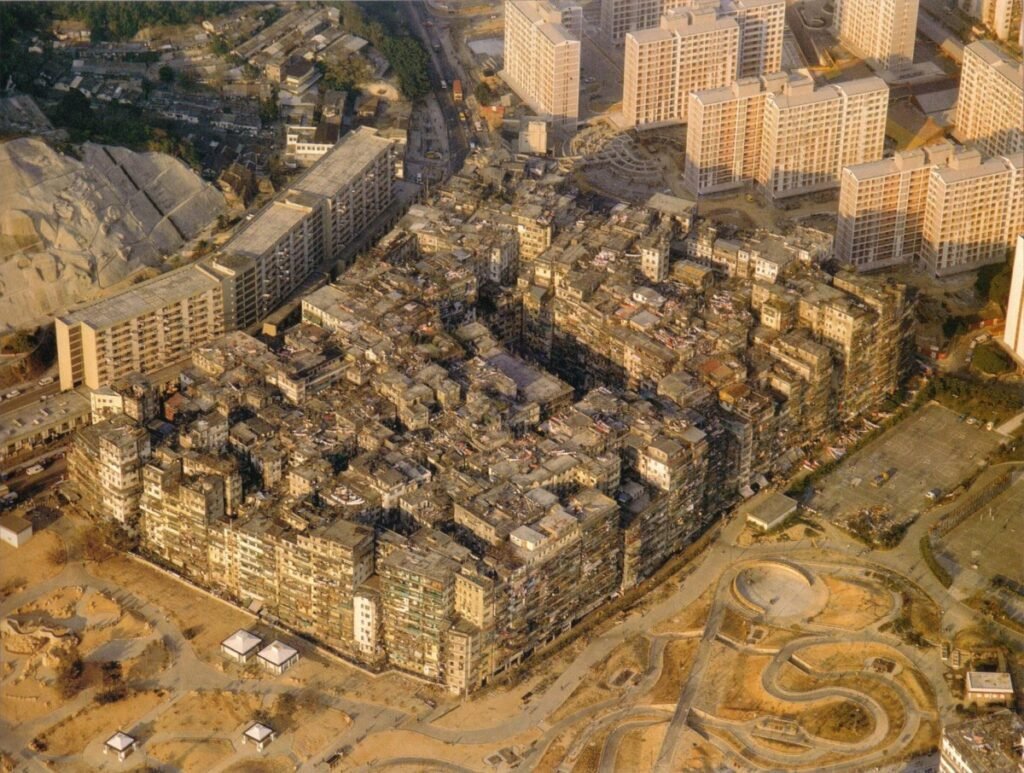 Kowloon Walled City - cidade - Wikimedia Commonss