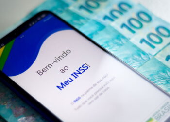 INSS transmite comunicado para aposentados que recebem acima de um salário mínimo em novembro Créditos: depositphotos.com / rafapress