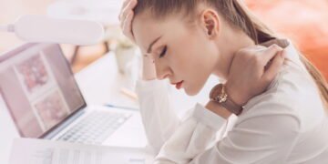 escala 6x1 - Créditos depositphotos.com ArturVerkhovetskiy